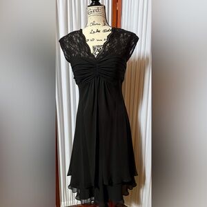 DONNA RICCO New York LBD. Silk chiffon with Lace Bodice. Size 6
